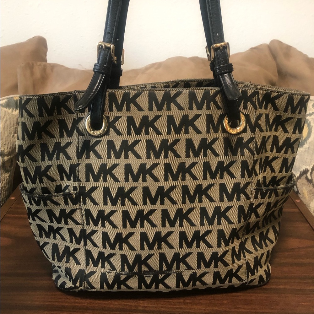Michael Kors Tan & Black Bag👜🐆